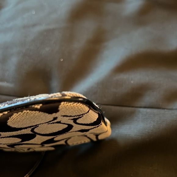 Coach classic signature canvas wristlet EUC - Picture 13 of 13